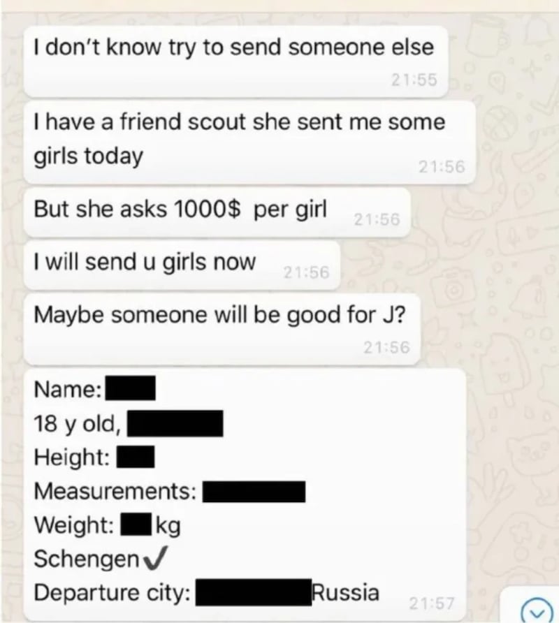 Texto sobre el envío de mujeres e información detallada de una persona