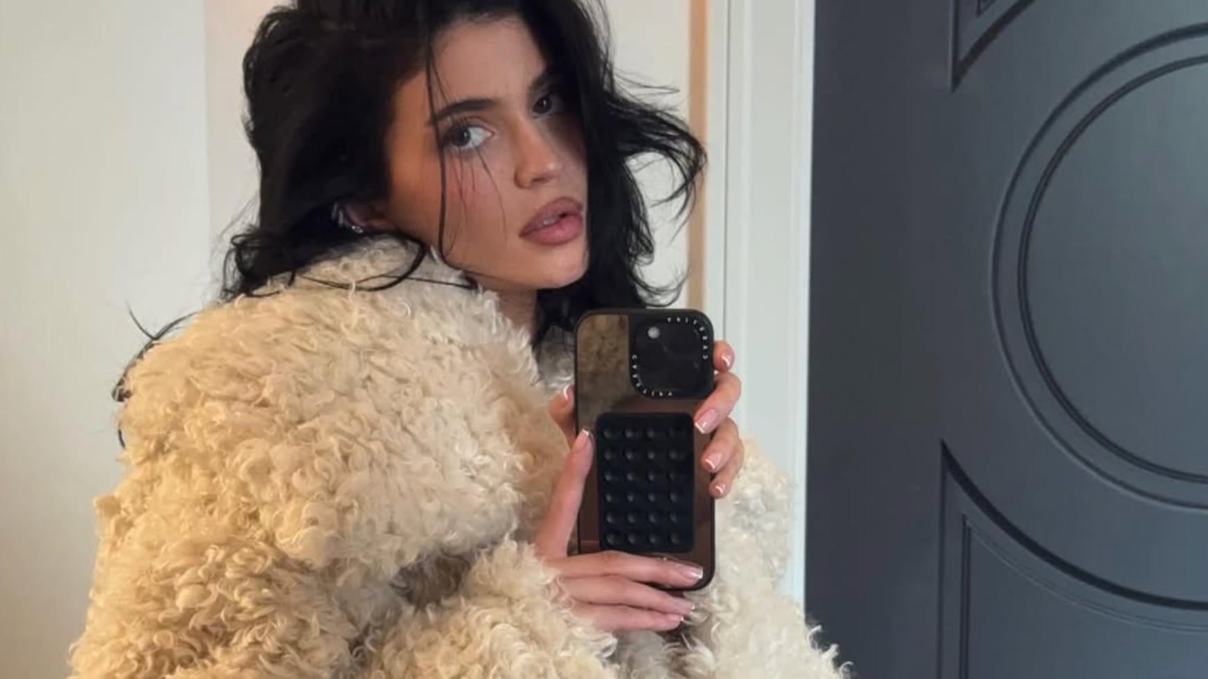 Está apoyando a la familia en todo