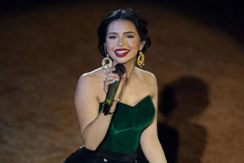 Le llueven las críticas a Ángela Aguilar por hablar de Shakira