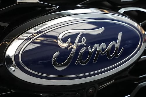 Federales investigan 130.000 autos Ford Mustang Mach-E después de accidentes que involucraron tecnología de manos libres