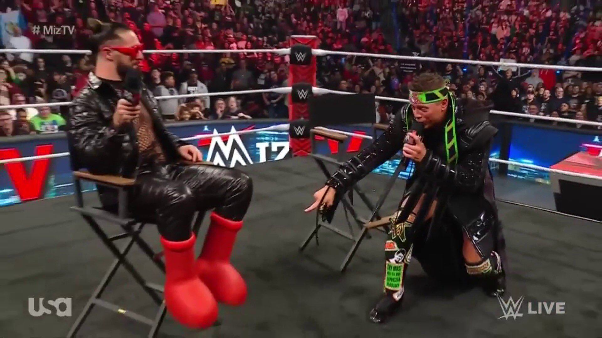 El luchador lució sus botas rojas.