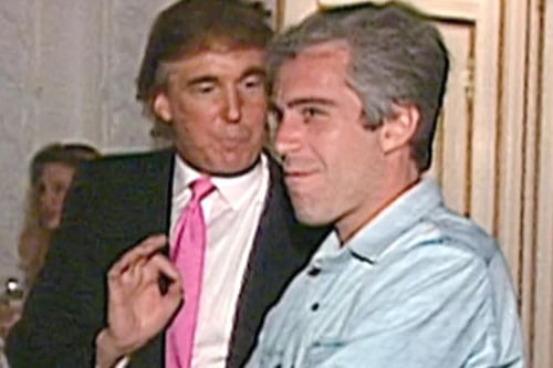 Joven menor de edad afirma que Donald Trump la forzó a tener relaciones en archivo de Epstein