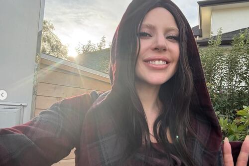 Lady Gaga y Tom Brady rindieron un emotivo homenaje a fallecidos en Bourbon Street: “Nunca dejamos que gane el mal”