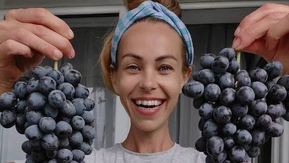 Zhanna murió tras años de comer solamente frutas por su dieta vegana