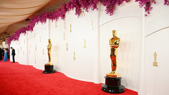 Sigue la alfombra roja.