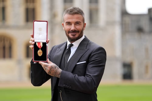 ¿Qué significa el título de Caballero que recibió David Beckham por parte del rey Carlos lll?