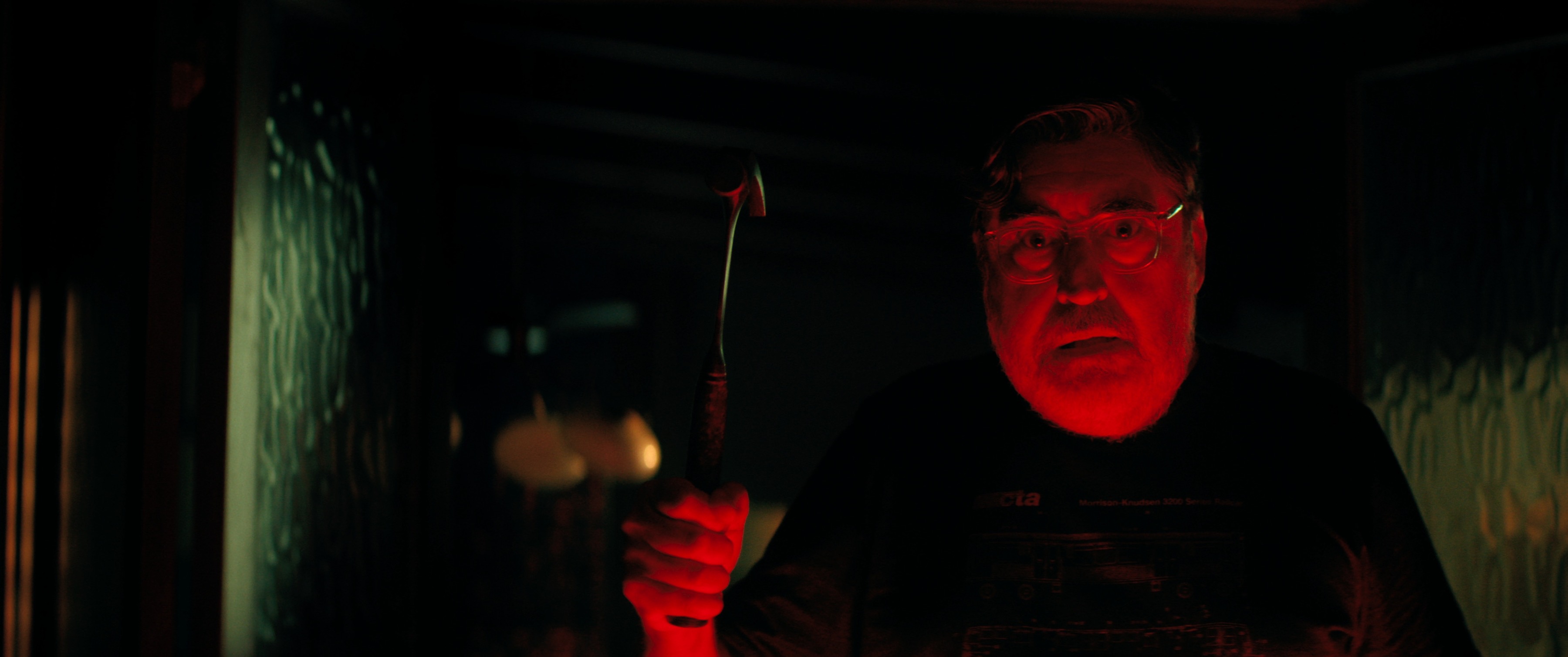 En 'The Boroughs', la nueva producción de los creadores de Stranger Things, un grupo de jubilados se enfrenta a una intriga sobrenatural en su comunidad. Foto: Netflix.