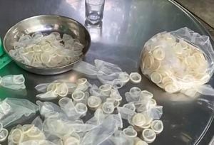 Policía decomisa más de 300 mil condones usados que fueron limpiados y eran vendidos como nuevos en Vietnam