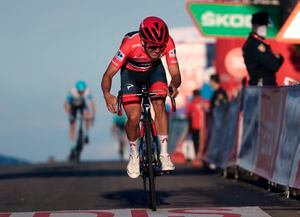 Primoz Roglic gana la Etapa 10 y quita el maillot rojo a Richard Carapaz