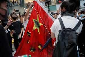 Manifestaciones en Hong Kong terminan con destrozos