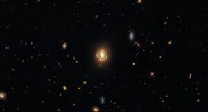Telescópio Hubble da NASA capta impressionante fenômeno raro e brilhante no espaço