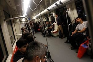 Increíble: Rayaron vagón de la recién inaugurada Linea 6 del Metro de Santiago