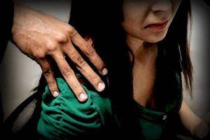 Detienen a cinco jóvenes por abusar sexualmente de una mujer