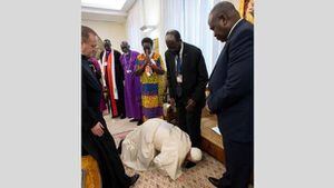 Papa Francisco se arrodilla y besa los pies de líderes de Sudan del Sur