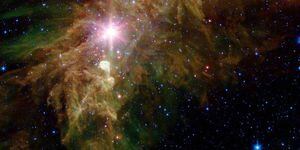 NASA libera foto de estrellas que parecen copos de nieve cósmicos
