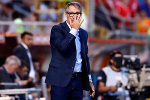 Ariel Holan y la cargada agenda de la UC: "A veces es muy difícil poner equipos alternativos"