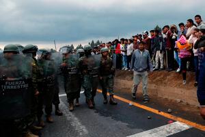 Veinte mil indígenas de Ecuador marchan hacia Quito en protesta por el alza de los combustibles decretada por el gobierno