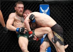 Se revelaron los diálogos entre Khabib, Conor McGregor y el presidente de UFC durante la pelea y después del escándalo