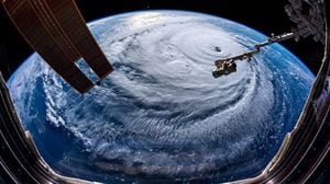 El tiempo se acaba: huracán Florence se degrada a categoría 2 pero su potencial destructor sigue intacto