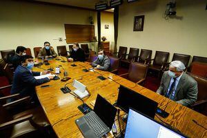 Comisión de Economía rechaza veto de Piñera a proyecto que suspende el corte de servicios básicos