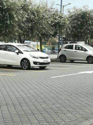 Mujer falleció en el estacionamiento de un centro comercial en Quito