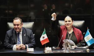 Alejandro Giammattei propone a senado mexicano que frene la migración con "muro de prosperidad"