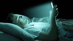 Salud: la luz azul en nuestros celulares nos está haciendo perder la vista