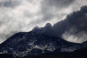 Nueva explosión asociada a sismo afecta a los Nevados de Chillán