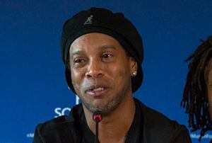Sigue el escándalo de Ronaldinho: Aprehenden tres autos de lujo del hermano del exfutbolista