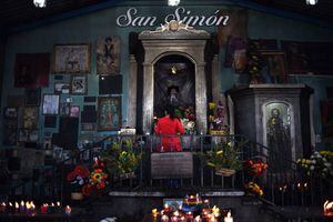 EN IMÁGENES. San Simón, el santo popular guatemalteco venerado por los migrantes