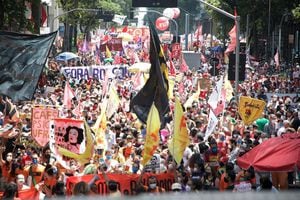 Ao menos 14 capitais registram atos contra o governo de Jair Bolsonaro