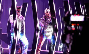 Bad Bunny y Jhay Cortez interpretan "Dákiti" en los Grammy