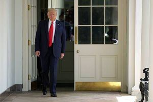 Donald Trump prohíbe llaves de estrangulamientos durante arrestos