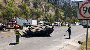 Quito: Dos heridos tras accidente de tránsito en la Av. Simón Bolívar, sector Nayón