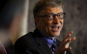 El verdadero motivo por el que Bill Gates siempre compra clase turista cuando viaja en avión