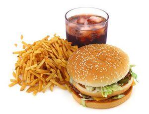 Estudio vincula la comida rápida con el alto nivel de depresión entre adolescentes