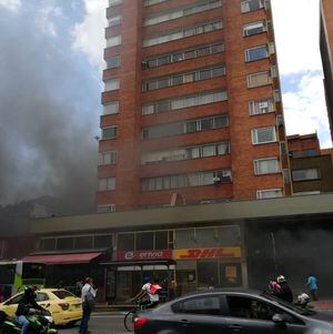Incendio de varios vehículos en el sótano de un edificio en Bogotá