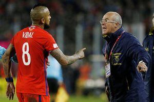 Arturo Vidal deja sin entrenador a Ecuador para duelo clave con Argentina