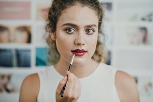 Cómo pintarse los labios para que se vean más gruesos