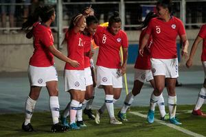 La Roja Femenina despertó en el segundo tiempo para remontar y quedarse con el triunfo ante Uruguay