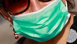 Desde los $200 hasta los $5.000: búsqueda de mascarillas en internet se dispara tras llegada del coronavirus a Chile y escasez en farmacias