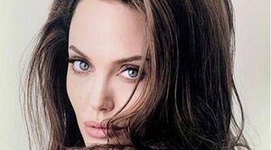 FOTOS Hermosa y renovada posa Angelina Jolie en la portada de la revista ELLE donde habla sobre el poder de las mujeres ‘malvadas’