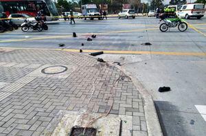 Grave accidente en el centro de Bogotá deja cuatro personas heridas y una muerta