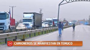 Camioneros bloquean la Ruta 5 en La Araucanía y advierten: "Así como nosotros movemos el  país, también lo podemos parar"