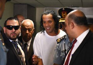 Por defender a Ronaldinho, abogado da insólitas declaraciones