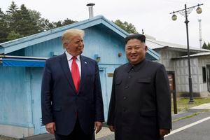 Trump es el primer presidente de EEUU que pisa Corea del Norte: así fue la espontánea cita que tuvo con Kim Jong-un