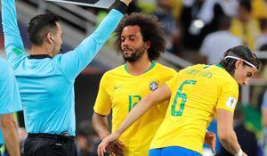 ¡Atención! Marcelo se retira lesionado en el partido entre Brasil y Serbia