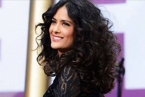 Salma Hayek muestra con orgullo sus canas a sus 54 años y nos da lecciones de amor propio