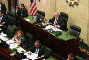 Cuelgan en la Cámara medida para nombrar alcaldes