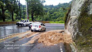 Reportan derrumbes y caída de árboles en diferentes carreteras